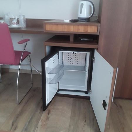 Aura'S West Accommodation Private Parking In Front Yard Bucharest Luaran gambar