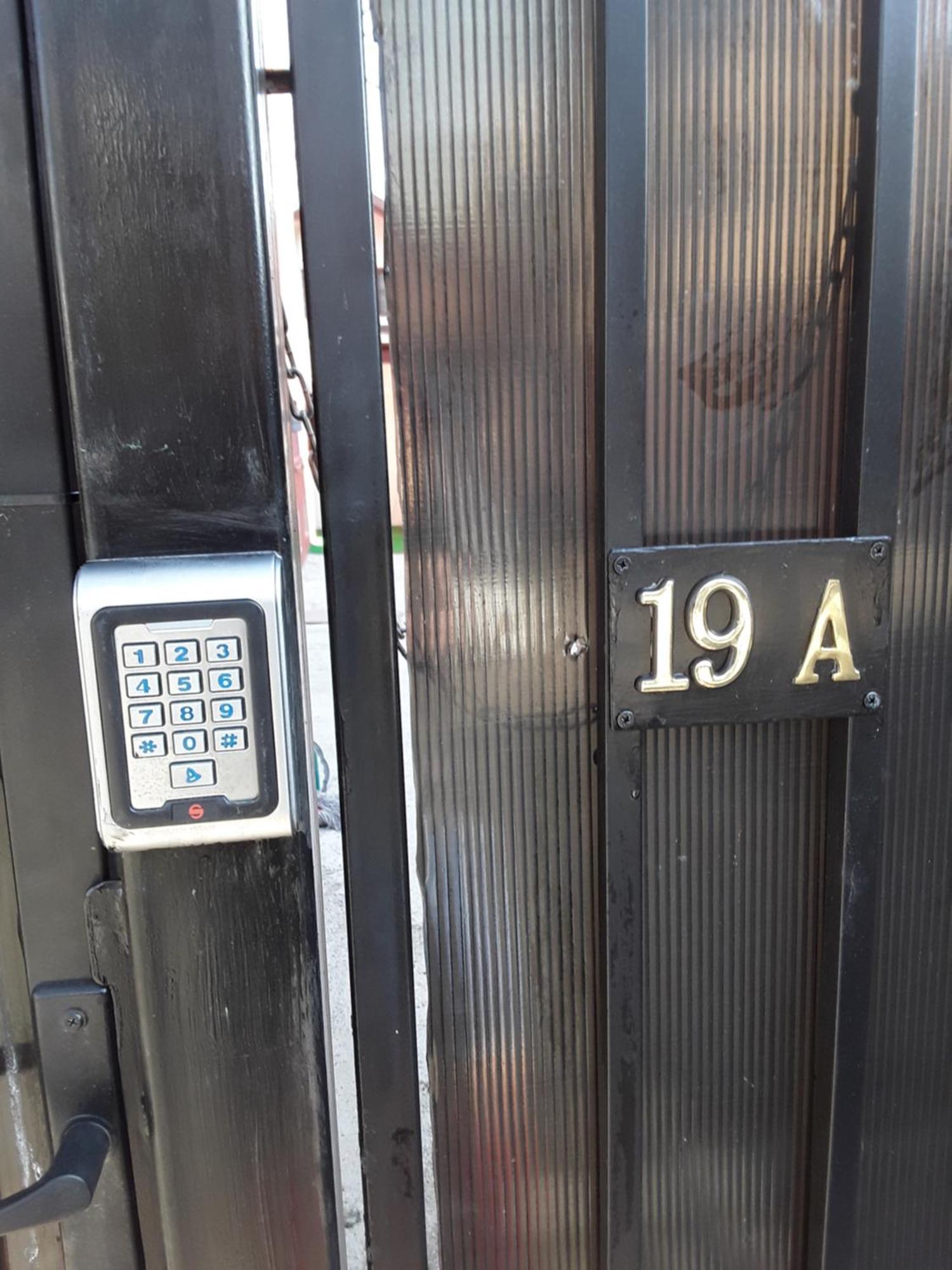 Aura'S West Accommodation Private Parking In Front Yard Bucharest Luaran gambar